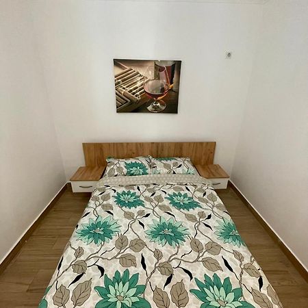 Militari Comfort Studio Rosu Luaran gambar