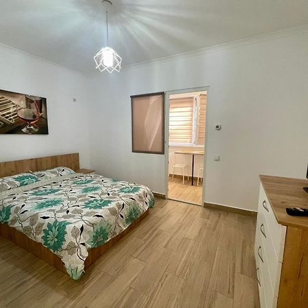 Militari Comfort Studio Rosu Luaran gambar